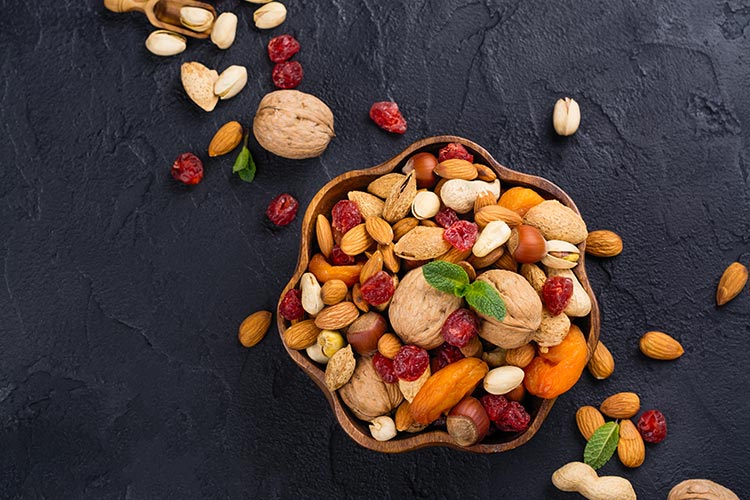 bild zeigt obst und nüsse